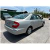 Image 3 : TOYT CAMRY 2002 SALV T/DONATION
