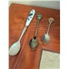 Image 4 : Canadian Oak Barrel Clock and Souvenir Spoon Set