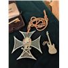 Image 5 : Men's Jewelry Lot: Rings, Cufflinks, Tie Bar, Pendants