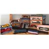 Image 1 : HO Scale Model Train Set With Rolling Stock, Track, Books, Mixed Brands