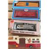 Image 6 : HO Scale Model Train Set With Rolling Stock, Track, Books, Mixed Brands