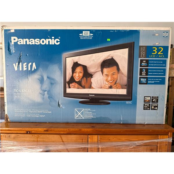 Panasonic VIERA TC-L32C22 32" 720p LCD HDTV