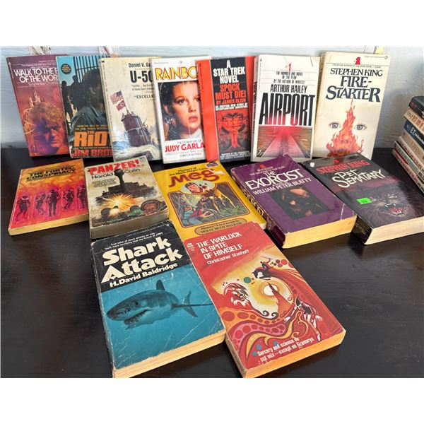 13 Paperback Fiction and Nonfiction Books Including Stephen King