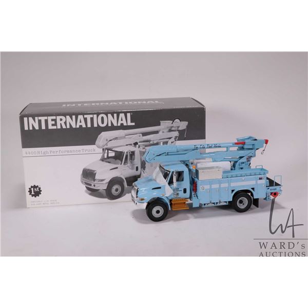 1st Gear 1:34 scale die cast International 4400 High Performance Truck