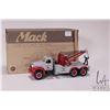 Image 1 : 1st Gear 1:34 scale die cast 1960 B-61 Mack Tow Truck