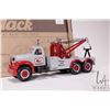 Image 2 : 1st Gear 1:34 scale die cast 1960 B-61 Mack Tow Truck