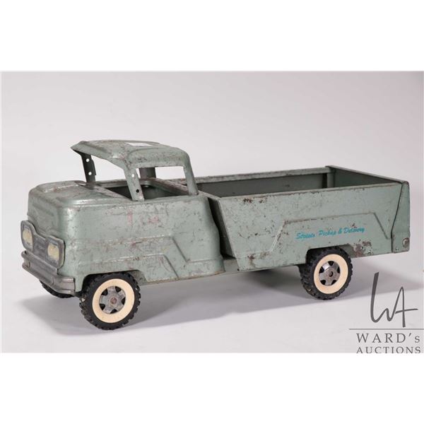 Vintage 1960's era Structo pressed steel snub nose pick-up/delivery truck