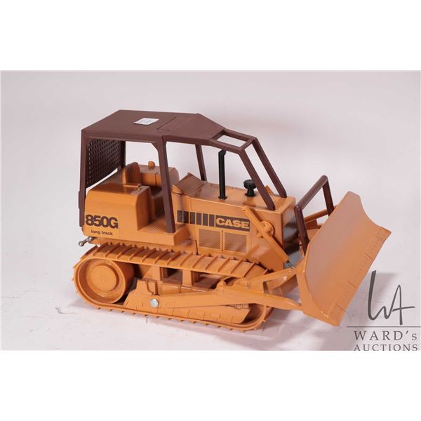 Ertl 1:16 scale die cast Case 850G long track dozer