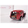 Image 5 : Danbury Mint limited edition 1: 24th scale die cast 1946 Chevrolet Suburban