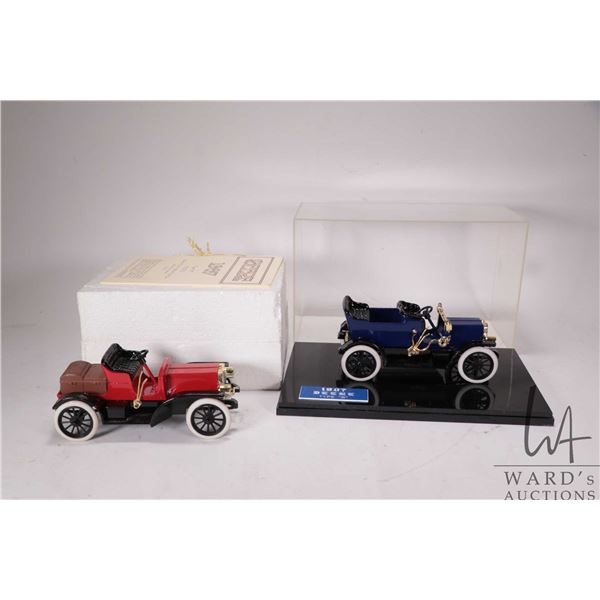 Two 1:17th scale National Motor Museum Mint die cast collectible cars including 1907 Deere Type B an