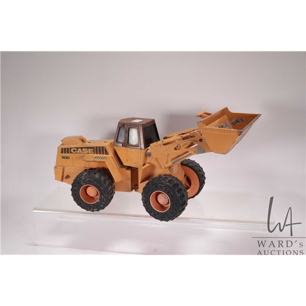 Vintage die cast 1/16th scale ERTL Case W30 loader