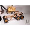 Image 3 : 4 VIntage pressed tin Tonka Toys including front end loader, excavator, grader, and a T6 dozer