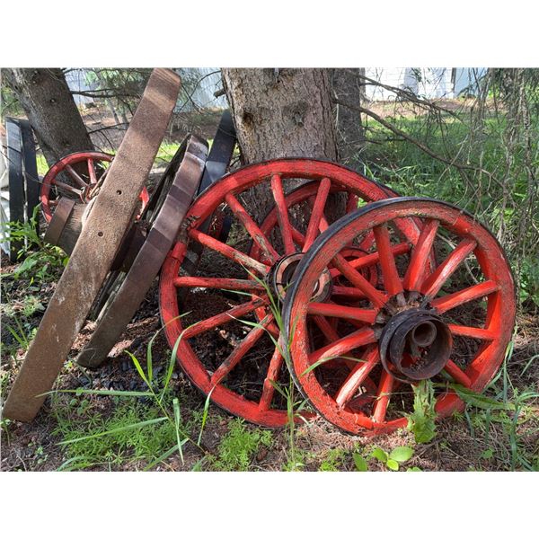 Wooden Wagon Wheels with Metal Rims