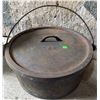 Image 1 : Cast Iron Dutch Oven with Bail Handle and Lid, Size 12