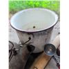 Image 5 : 5 Assorted Vintage Kitchen Tools