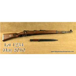 German Model 98 military issue service rifle, 8mm  cal., BNZ marked receiver dated 1943 with bayonet