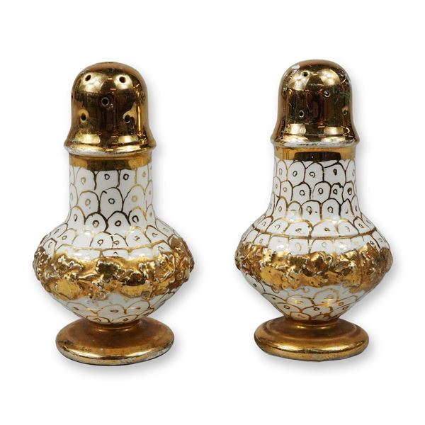 A Pair of Wedgwood Gilded Porcelain Salt and Pepper Shakers