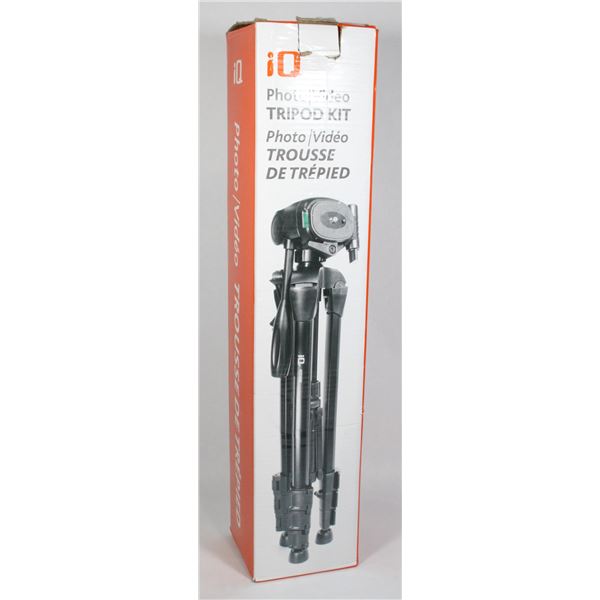 #727 Boxed IQ Photo Video Tripod Kit IQT458