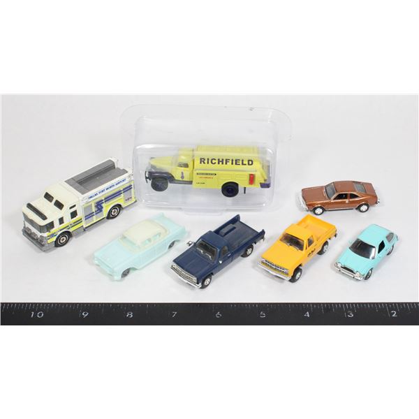 #979 Lot of 7 Railroad Scale Vehicles Cars Trucks