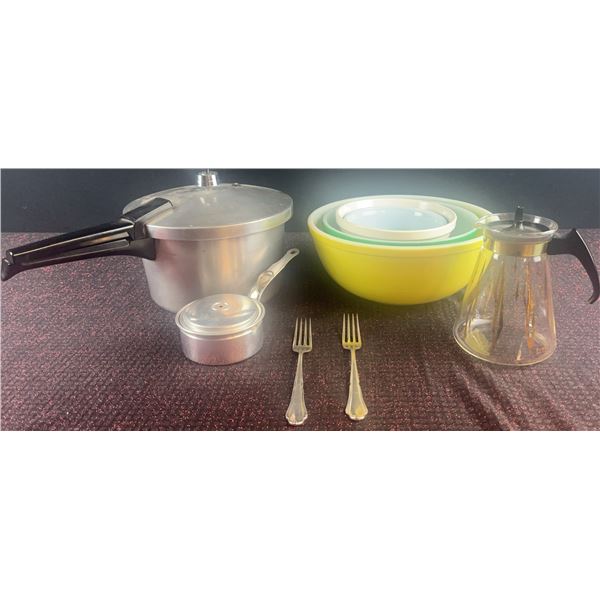 Kitchen Lot: Pyrex Mixing Bowls, Coffee Carafe, Aluminium Cookware, Silver Plate Forks