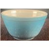 Image 7 : Kitchen Lot: Pyrex Mixing Bowls, Coffee Carafe, Aluminium Cookware, Silver Plate Forks