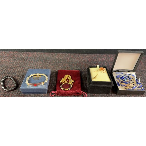 Jewellery Lot with Bracelets, Necklaces, Pins and Pendants