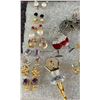 Image 4 : Costume Jewellery Lot With Chains and Earrings