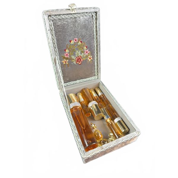 Elizabeth Taylor White Diamonds Perfume Miniature Collection in Embroidered Box