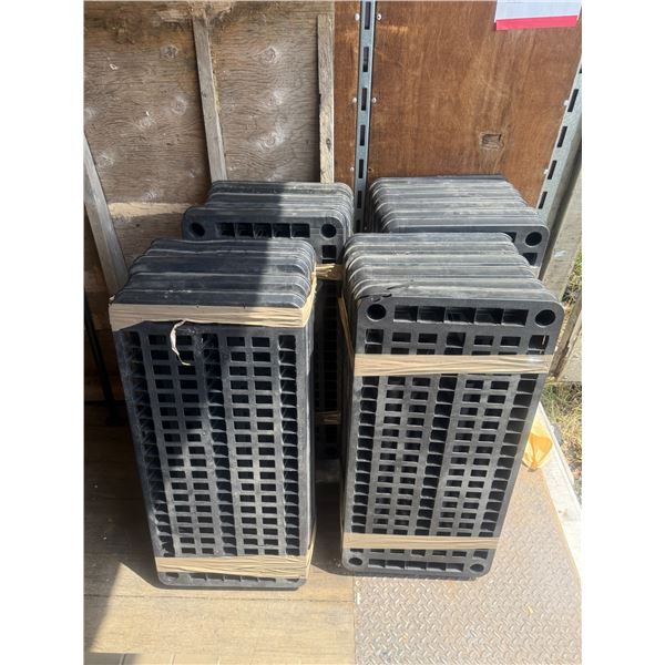 4 Sets of Plastic Storage Shelves