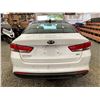 Image 18 : PARKSVILLE - 2017 KIA OPTIMA WHITE 178746 KMS - 154233-2