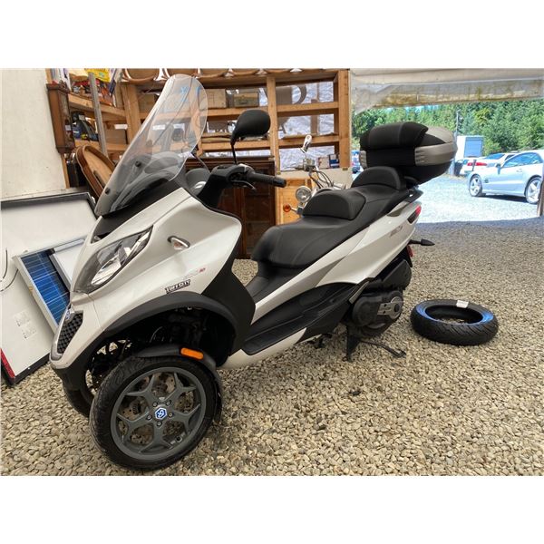 PARKSVILLE - 2016 PIAGGIO MP3 SILVER 13386 KMS - 000550