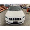 Image 8 : PARKSVILLE - 2019 JEEP CHEROKEE WHITE 170814 KMS - 361317-3