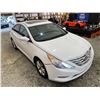 Image 10 : PARKSVILLE - 2011 HYUNDAI SONATA WHITE 247054 KMS - 138983