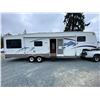 Image 2 : PARKSVILLE - 2005 MONTANNA 5TH WHEEL WHITE - 705691