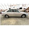 Image 11 : PARKSVILLE - 2002 TOYOTA CAMRY GREY 284071 KMS - 020937-2