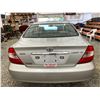 Image 18 : PARKSVILLE - 2002 TOYOTA CAMRY GREY 284071 KMS - 020937-2