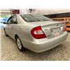 Image 20 : PARKSVILLE - 2002 TOYOTA CAMRY GREY 284071 KMS - 020937-2