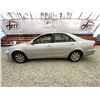 Image 23 : PARKSVILLE - 2002 TOYOTA CAMRY GREY 284071 KMS - 020937-2
