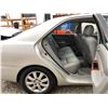 Image 40 : PARKSVILLE - 2002 TOYOTA CAMRY GREY 284071 KMS - 020937-2