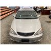 Image 7 : PARKSVILLE - 2002 TOYOTA CAMRY GREY 284071 KMS - 020937-2