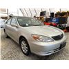 Image 8 : PARKSVILLE - 2002 TOYOTA CAMRY GREY 284071 KMS - 020937-2