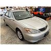 Image 9 : PARKSVILLE - 2002 TOYOTA CAMRY GREY 284071 KMS - 020937-2