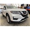 Image 8 : PARKSVILLE - 2018 NISSAN ROGUE WHITE 249349 KMS - 767289-3