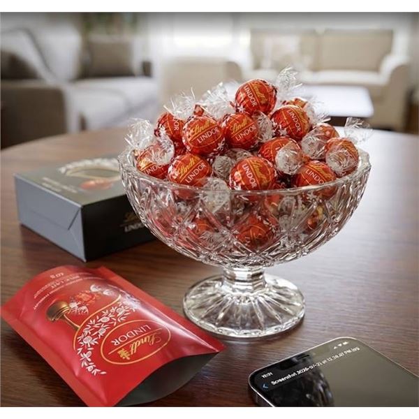 Lindt Lindor Milk Chocolate Pouches 18x60g