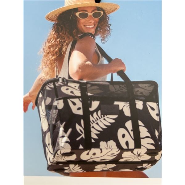 ALOHA x CleverMade Collapsible Beach Tote