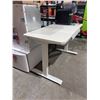 Image 3 : White Electric Adjustable Desk, 24" x 48"