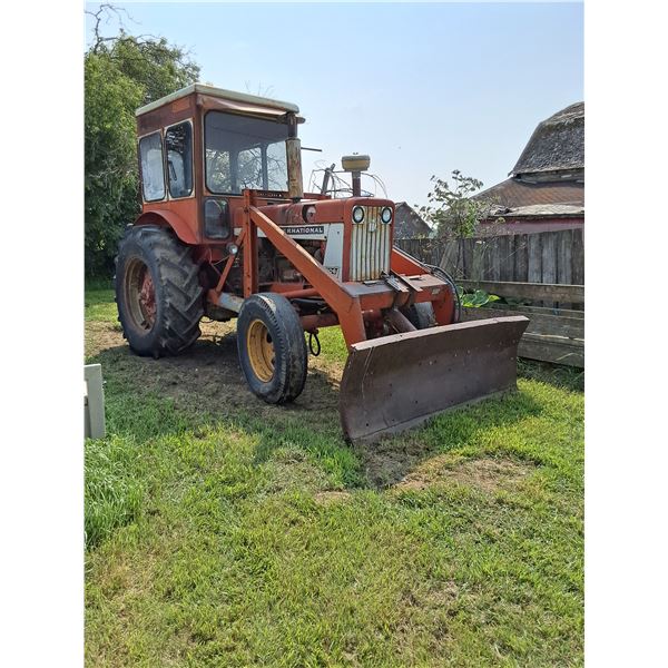 International 706 Diesel Tractor with 7'4" Loader Blade, Running