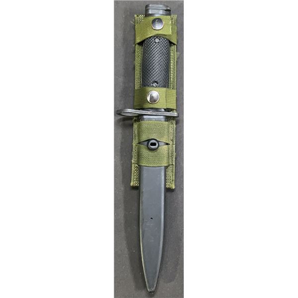 Canadian Military C7 Nella Knife with Green Sheath