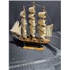Image 5 : Wooden Model Ships: H.M.S. Victory and Mayflower