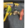 Image 5 : Viceroy Jar Rings, Vel Soap Sample, Bird Figurines Lot